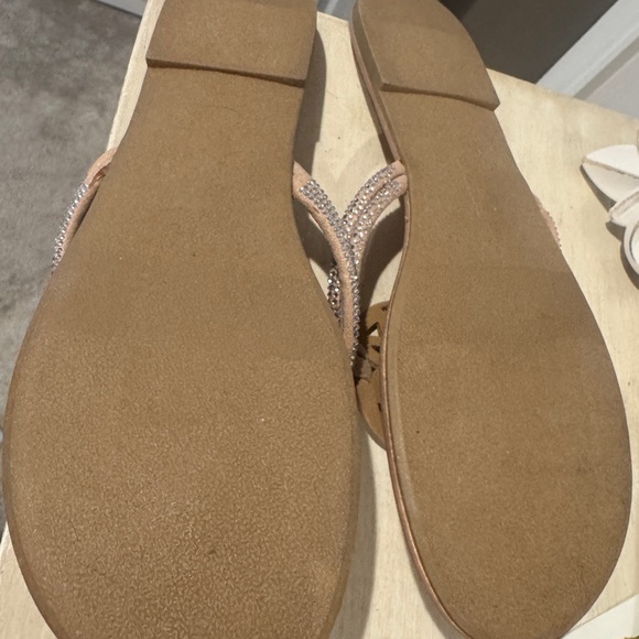 DV by Dolce Vita Women's Beige and Silver Sandals fit like 11.5 - Picture 2 of 2